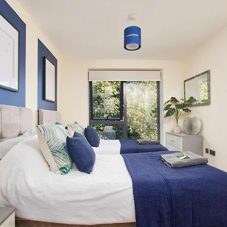 Luxury Centre Apartment-sleeps 6 With Parking Apartment