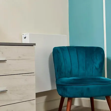 Luxury Centre Apartment-sleeps 6 With Parking