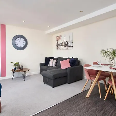 Luxury Centre Apartment-sleeps 6 With Parking