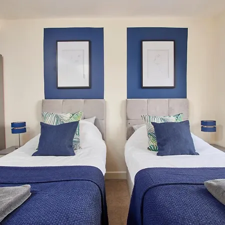 Luxury Centre Apartment-sleeps 6 With Parking Apartment *