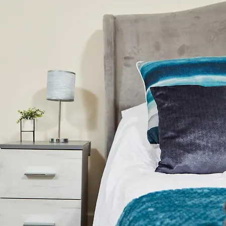 Apartment Luxury Centre Apartment-sleeps 6 With Parking York