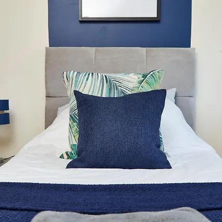 Luxury Centre Apartment-sleeps 6 With Parking Apartment *