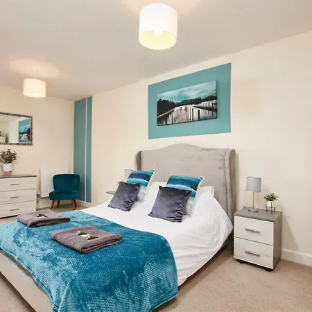 Luxury Centre Apartment-sleeps 6 With Parking Apartment York