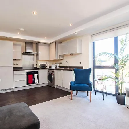 Luxury Centre Apartment-sleeps 6 With Parking
