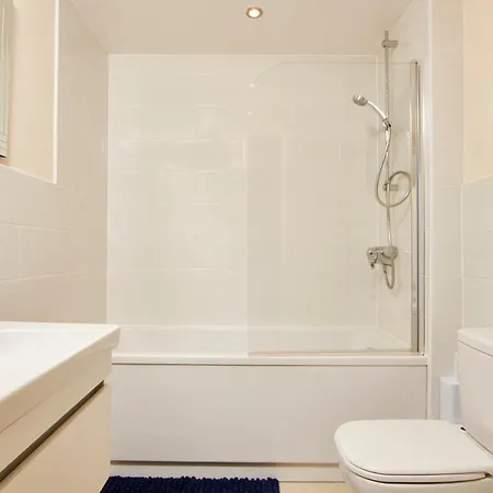 Luxury Centre Apartment-sleeps 6 With Parking * York