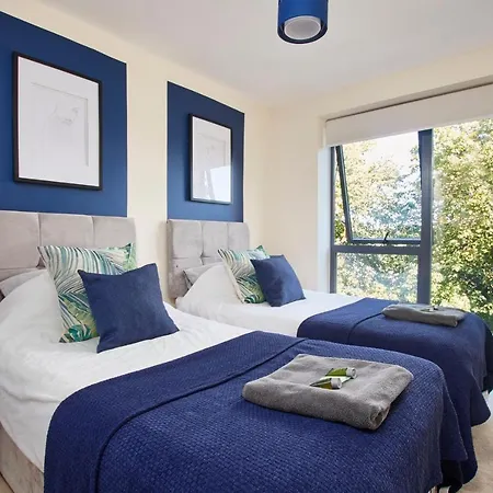 Apartment Luxury Centre Apartment-sleeps 6 With Parking